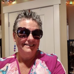 Meet your Posher, Ari